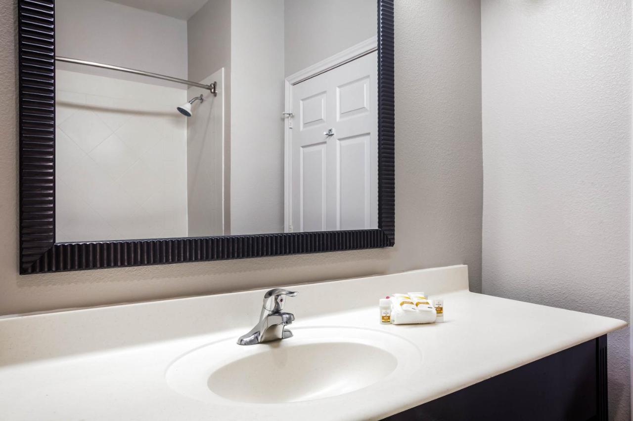 La Quinta By Wyndham Houston - Magnolia Hotel Bagian luar foto